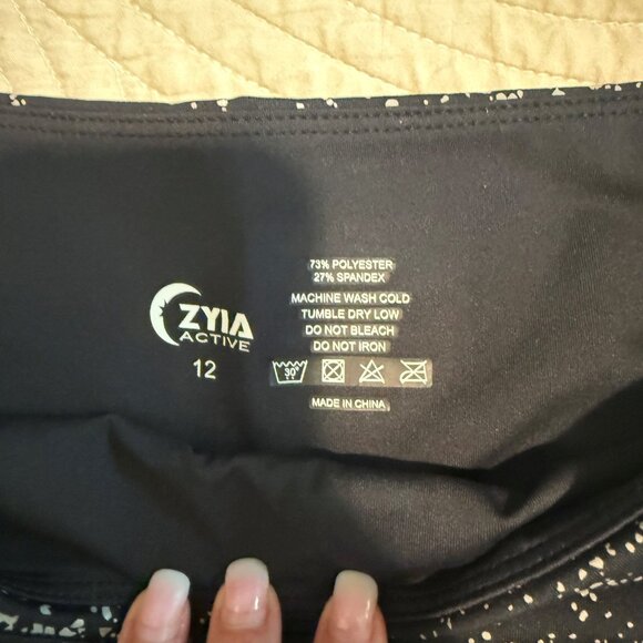 Zyia Active Leggings - Picture 2 of 3
